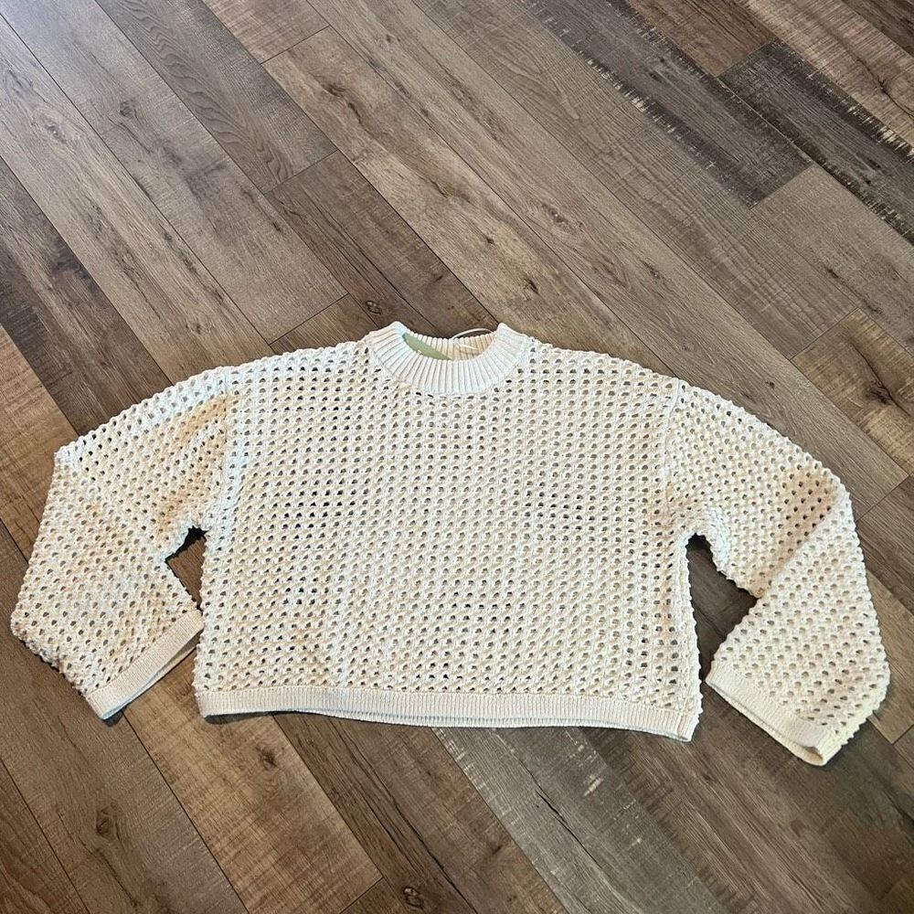 H and M off white crop sweater size L